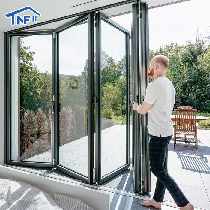 Moderne vandtæt aluminiums udvendig terrasse harmonika dobbelt hærdet lav-e glas bi-fold foldedør til villaapplikation