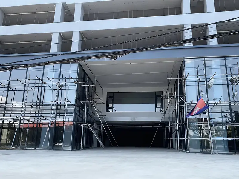 Erhvervsbyggeri i Phnom Penh Cambodja med Derchi vinduer