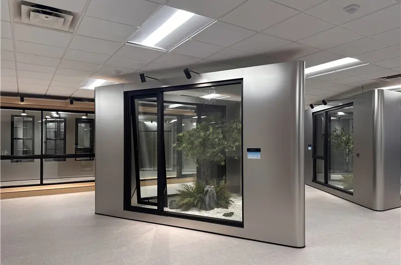Flagskibsbutik med aluminiumsvinduer 1