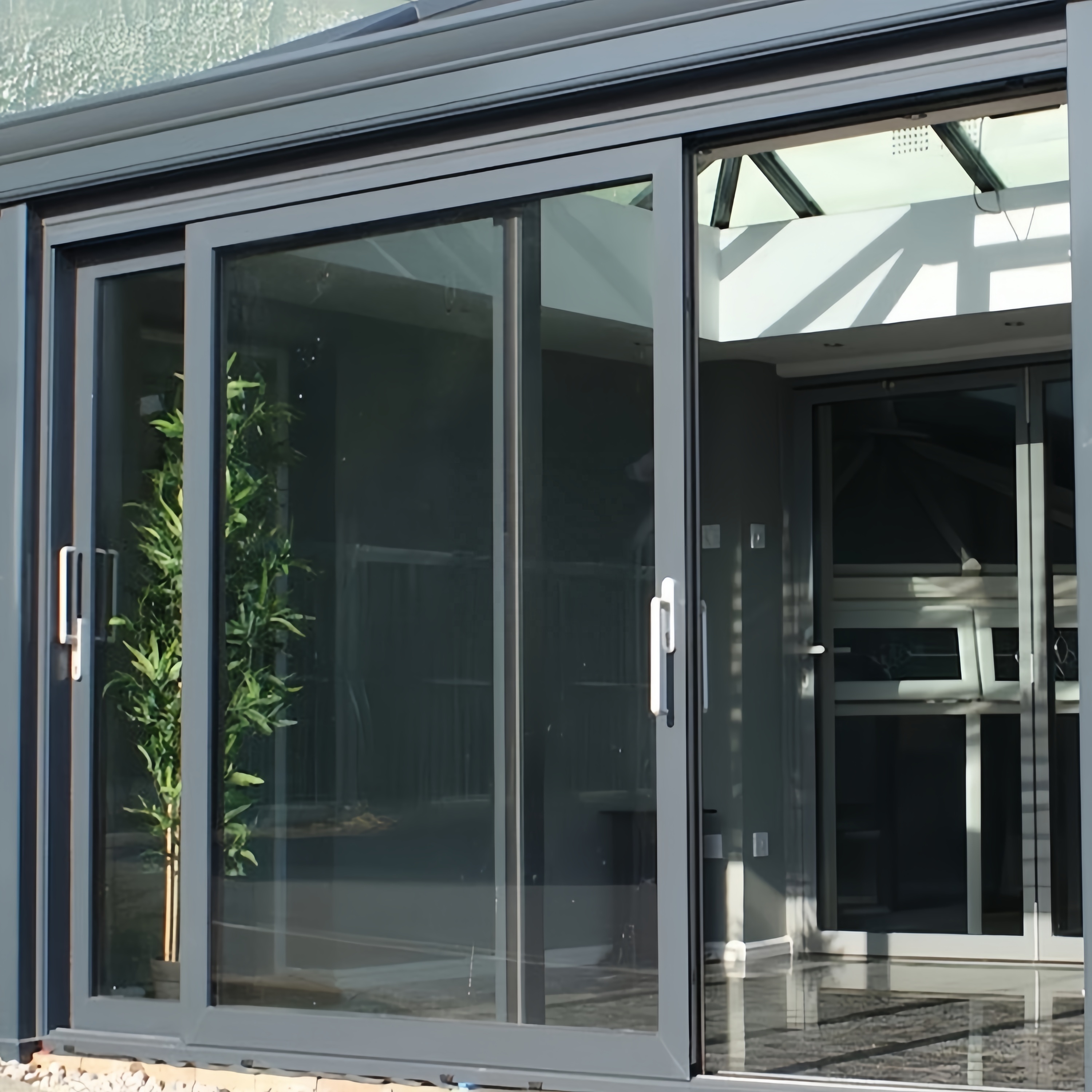 Skydedør Tilpasset Ny Design Balkon Glasdør Dobbelt Glas Udvendig eller Indvendig Panoramisk Aluminium Skydedør til Salg