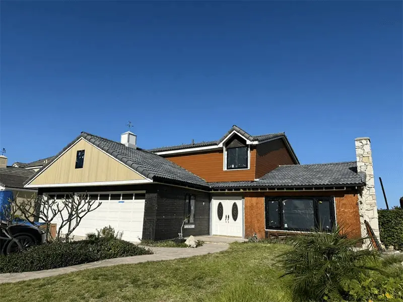 Moderne villa i Californien med store aluminiumsglaspartier