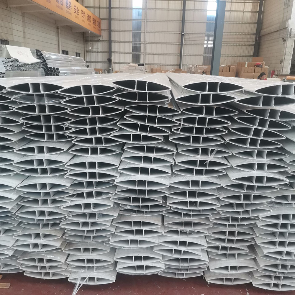Brugerdefinerede 305MM stor størrelse trækorn 6063 ekstruderede aluminiumslamelprofiler lameller fra aluminiumsfabrik