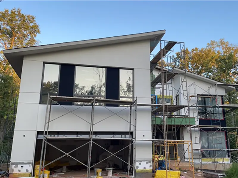 Europæisk rækkehusbyggeri med dreje-kip aluminiumsvinduer